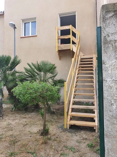 Escalier en bois à BOMPAS | ERIC LADRIÈRE

